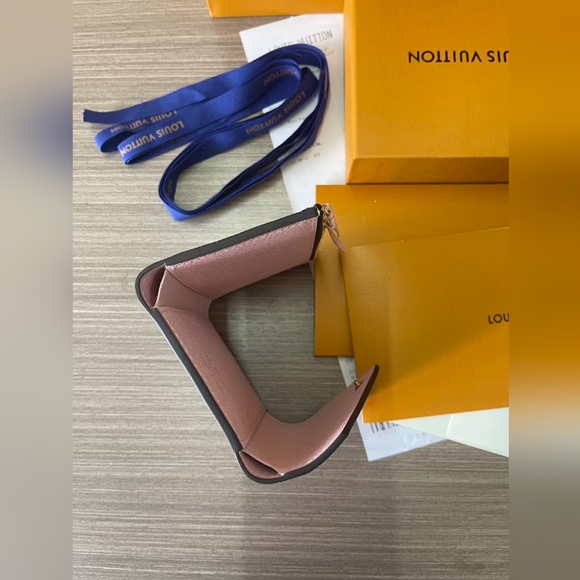 Louis Vuitton Victorine Wallet - Picture 11 of 11